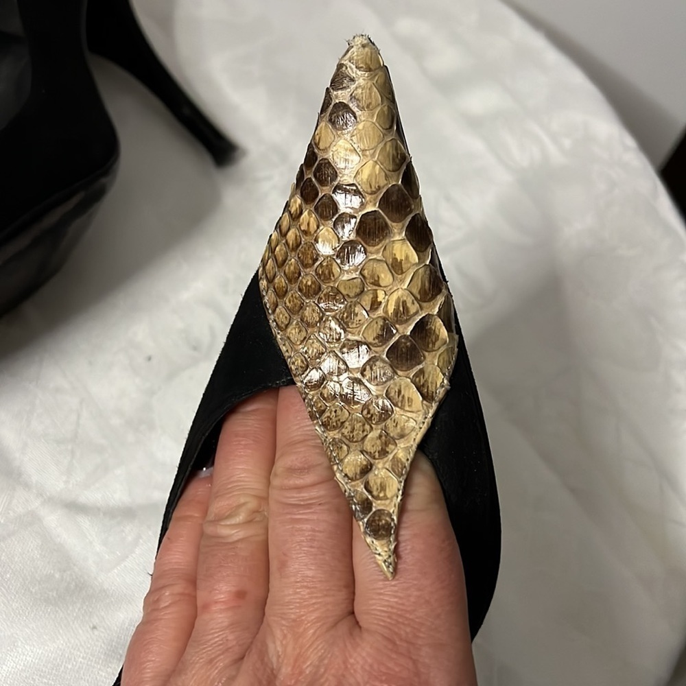 Stuart Weitzman Sz 5.5B Suede Snakeskin Pointed Toe Pumps - Picture 13 of 13
